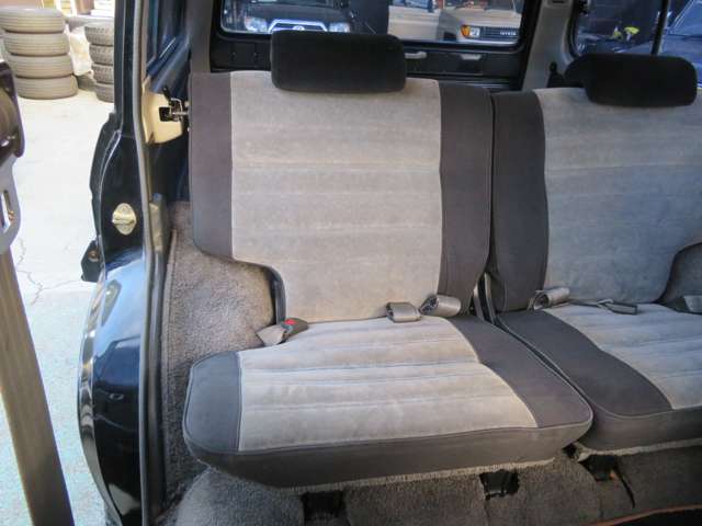 Toyota Land Cruiser 60 12