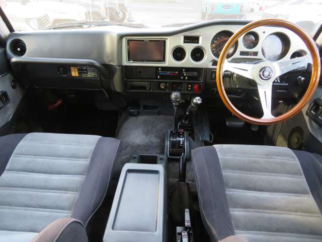 Toyota Land Cruiser 60 3
