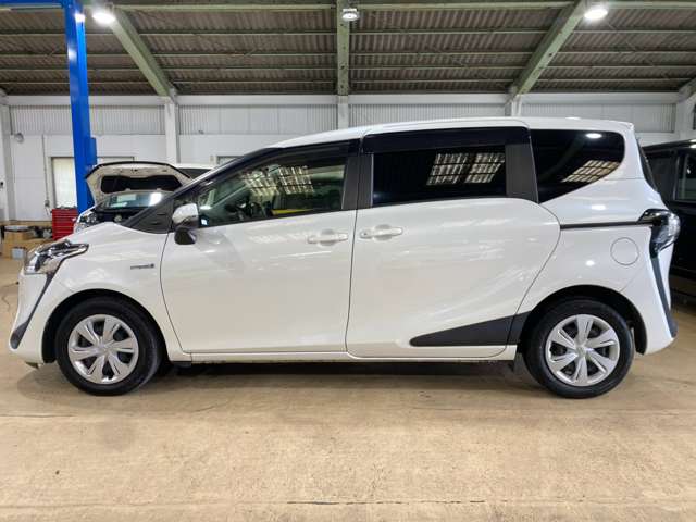 Toyota Sienta 6
