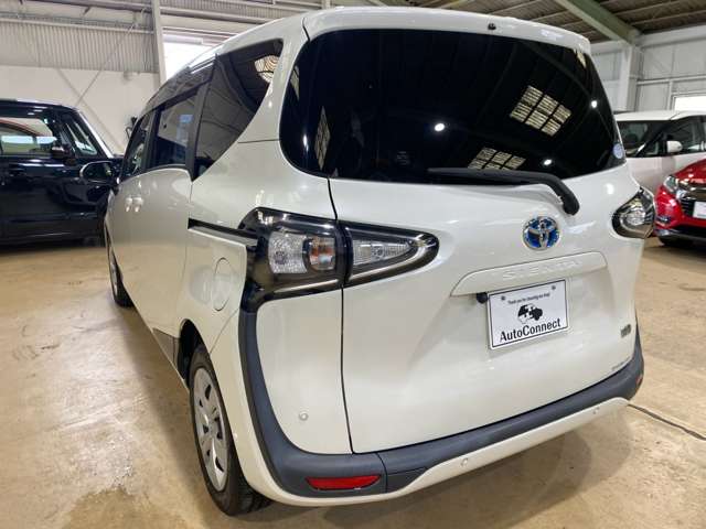 Toyota Sienta 7