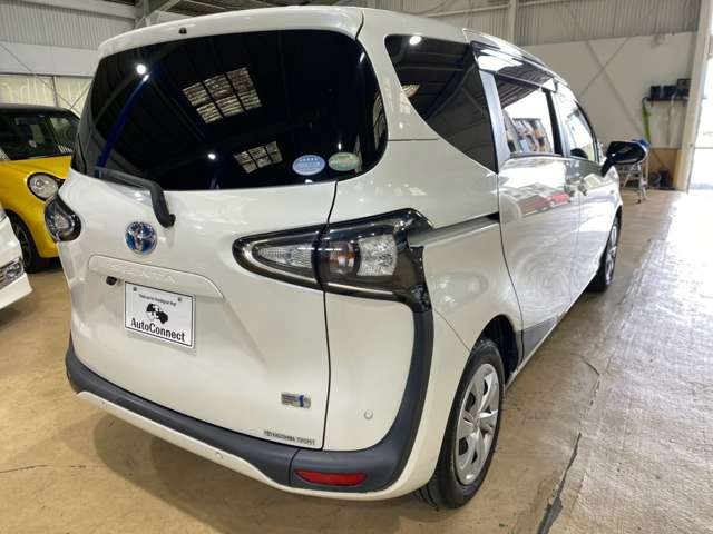 Toyota Sienta 9