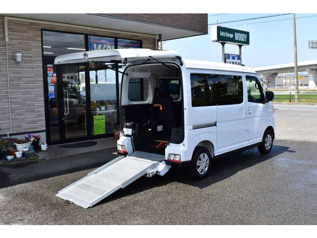 Daihatsu Atrai 7