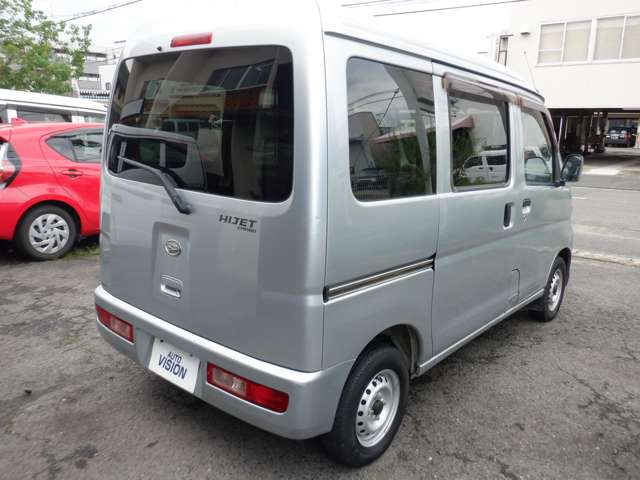 Daihatsu Hijet Cargo 6