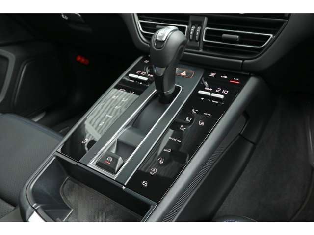 Porsche Macan 12
