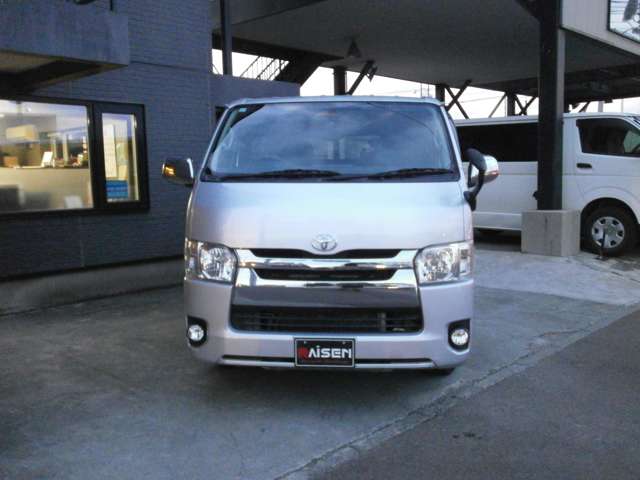 Toyota Hiace Van 4