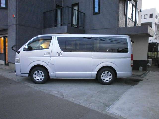 Toyota Hiace Van 5