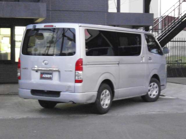 Toyota Hiace Van 6