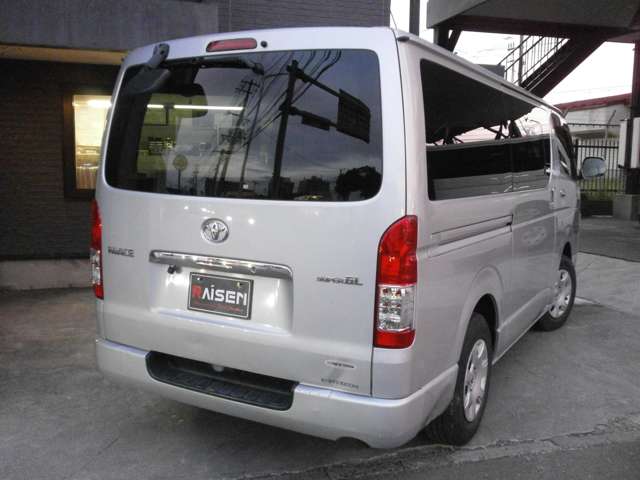 Toyota Hiace Van 7