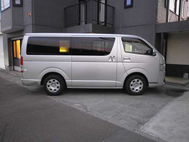 Toyota Hiace Van 9