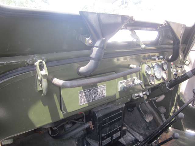 Mitsubishi Jeep 11