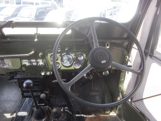 Mitsubishi Jeep 10