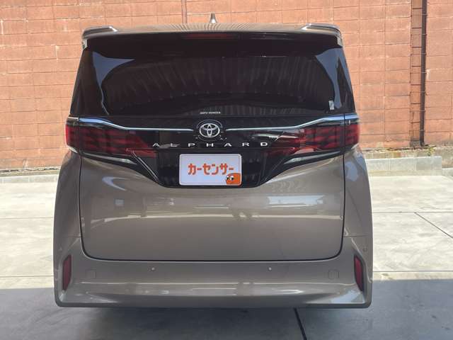 Toyota Alphard 4
