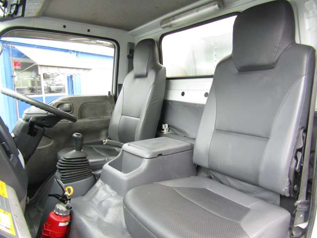 Isuzu Elf 7