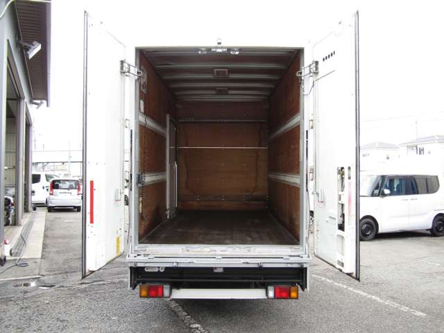 Isuzu Elf 8