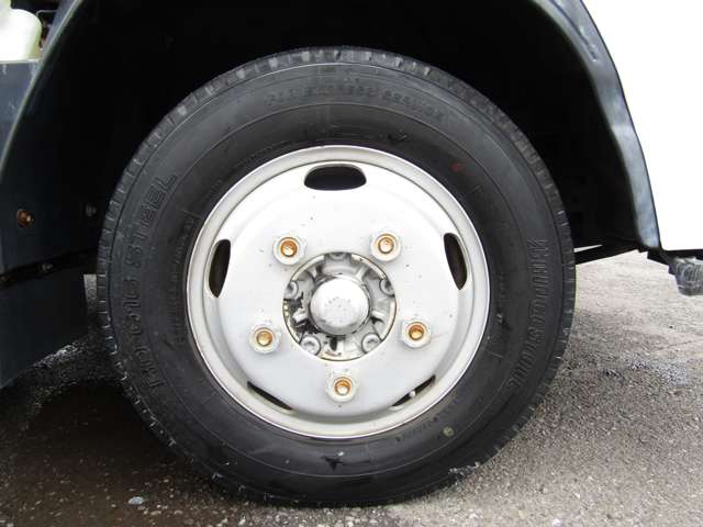 Isuzu Elf 10