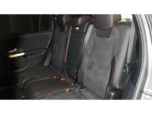 Mercedes-Benz GLB 11