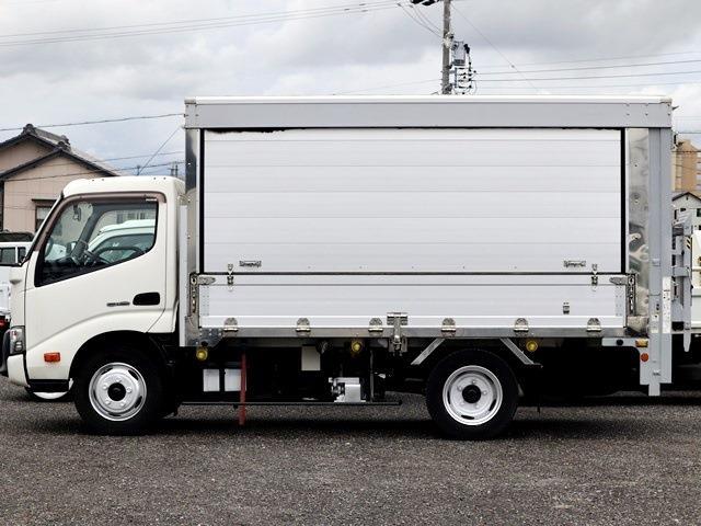 Hino Dutro 9