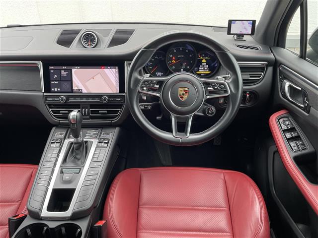 Porsche Macan 2