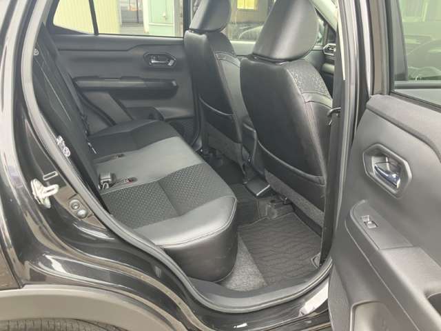 Daihatsu Rocky 12
