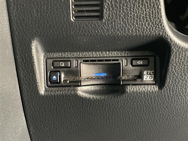 Toyota Voxy 12
