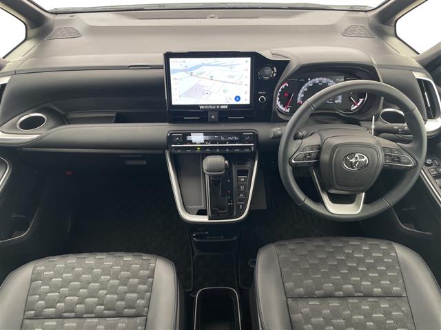 Toyota Voxy 2