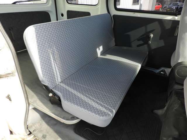 Daihatsu Hijet Cargo 5