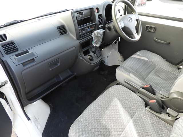 Daihatsu Hijet Cargo 10