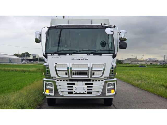 Isuzu Giga 2