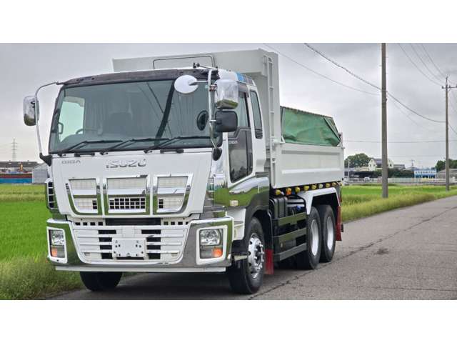 Isuzu Giga 4
