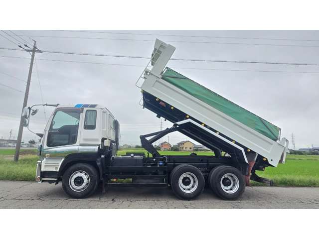 Isuzu Giga 5