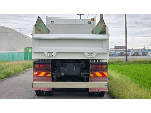 Isuzu Giga 6