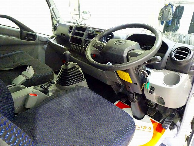 Hino Dutro 3