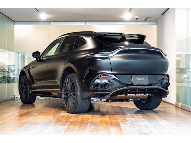 Aston Martin DBX 5
