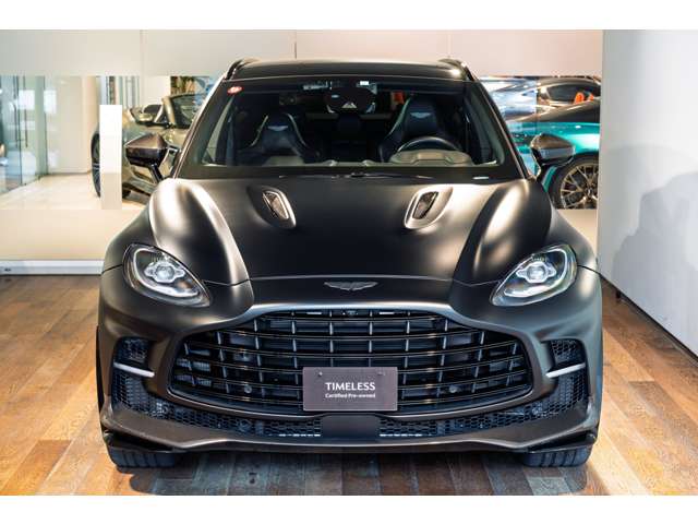 Aston Martin DBX 6