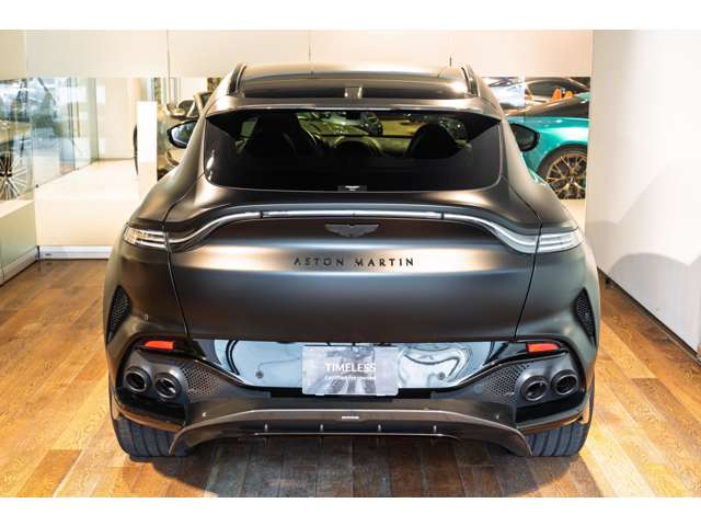 Aston Martin DBX 7