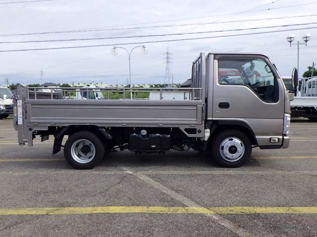 Isuzu Elf 7