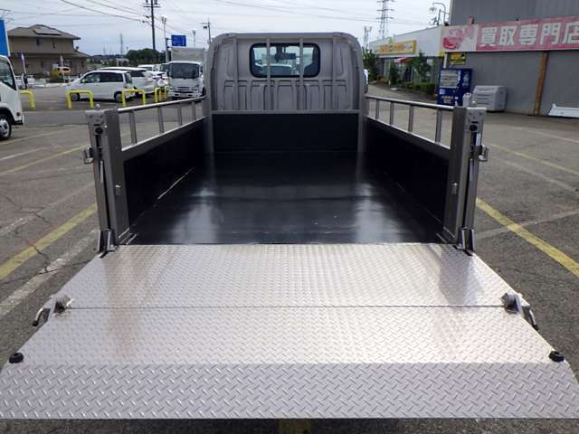 Isuzu Elf 9