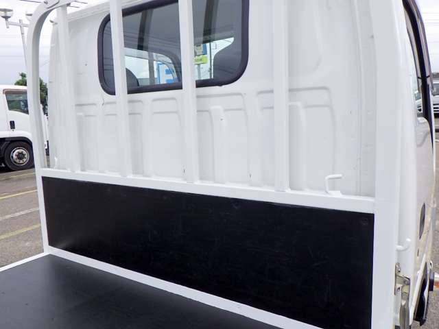 Isuzu Elf 12