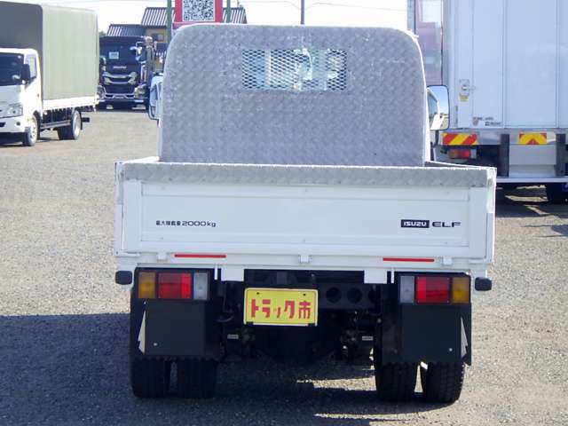 Isuzu Elf 8