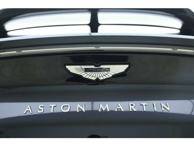 Aston Martin DBX 11