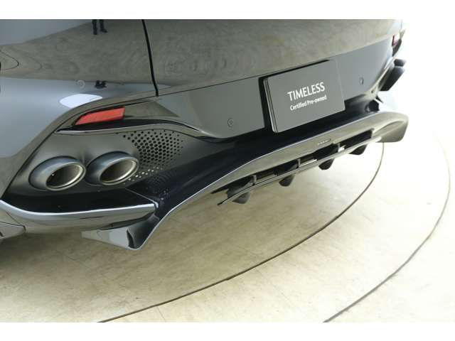 Aston Martin DBX 12