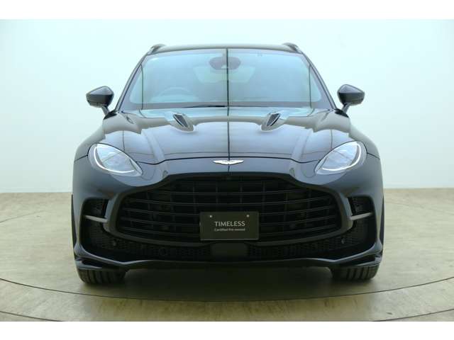 Aston Martin DBX 3