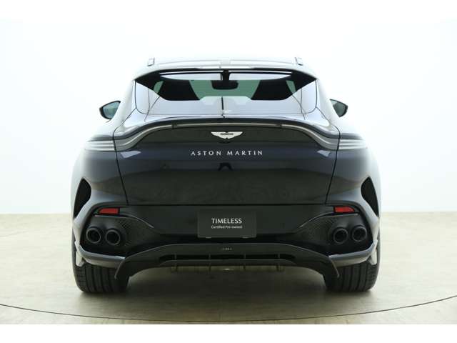 Aston Martin DBX 7