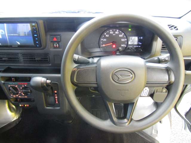 Daihatsu Hijet Cargo 5