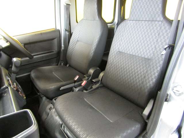 Daihatsu Hijet Cargo 6