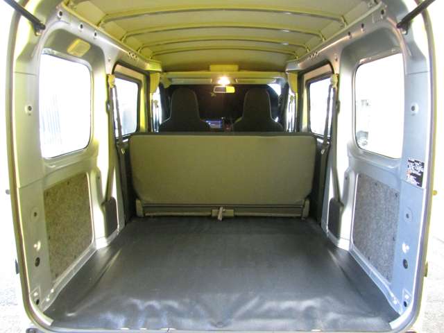 Daihatsu Hijet Cargo 8