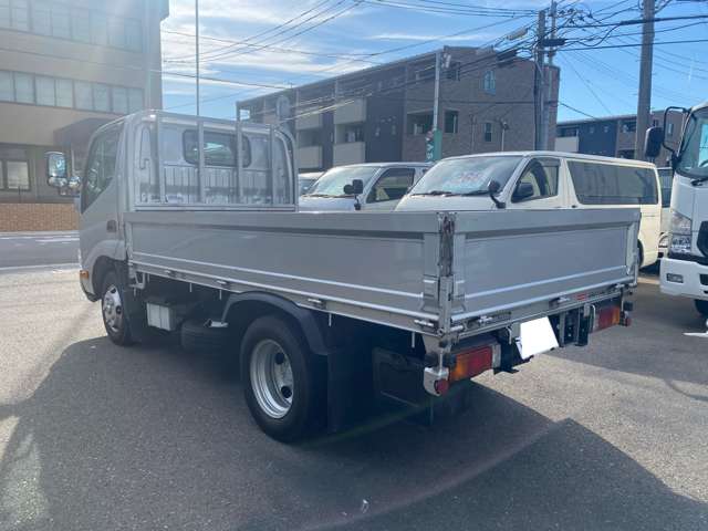 Hino Dutro 5