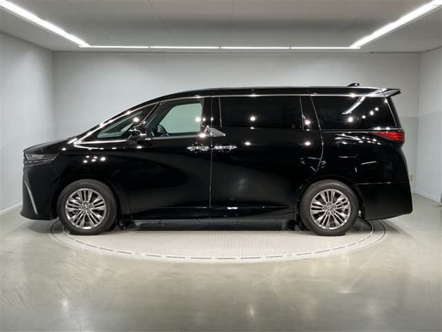 Toyota Alphard 3