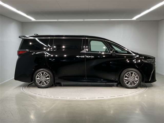 Toyota Alphard 4