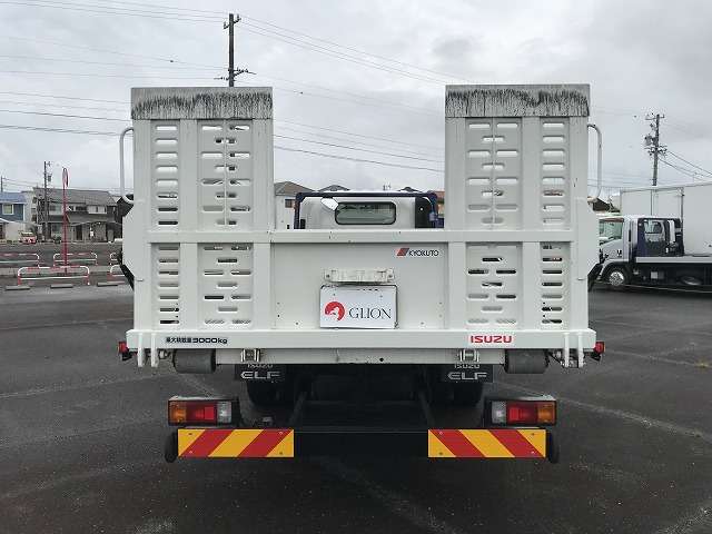 Isuzu Elf 12